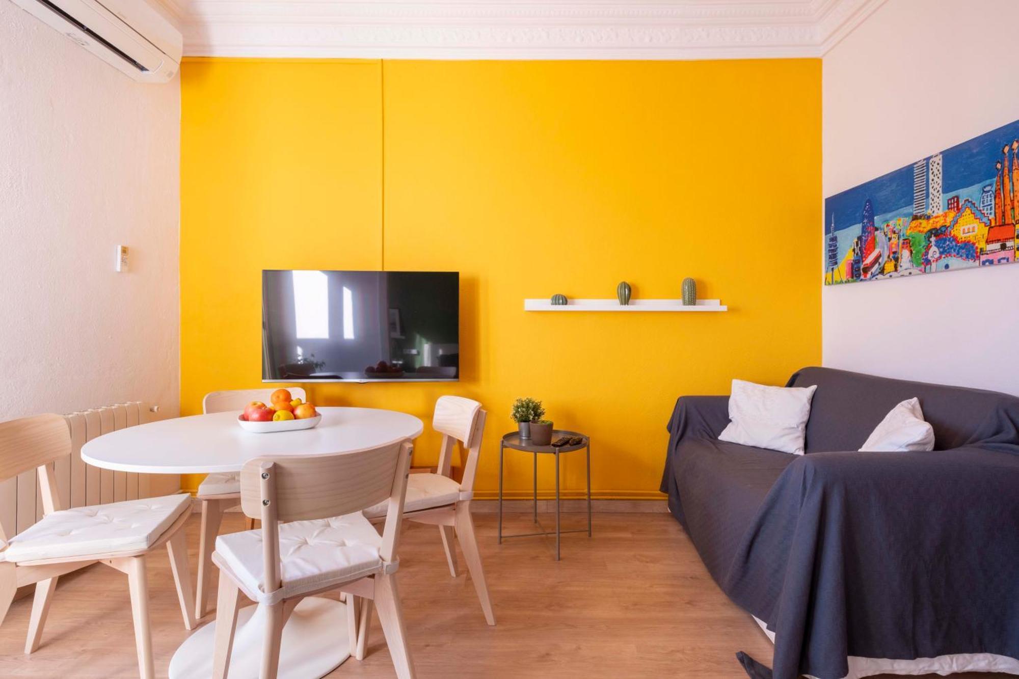 Sunny Apt Barcelona 22 — Fotos 1